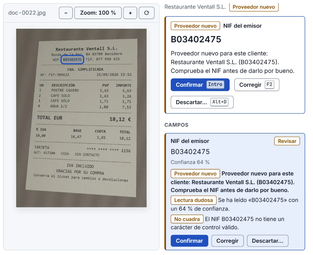 Pantalla de revisió: llista d'excepcions, factura amb l'import ressaltat i camps extrets